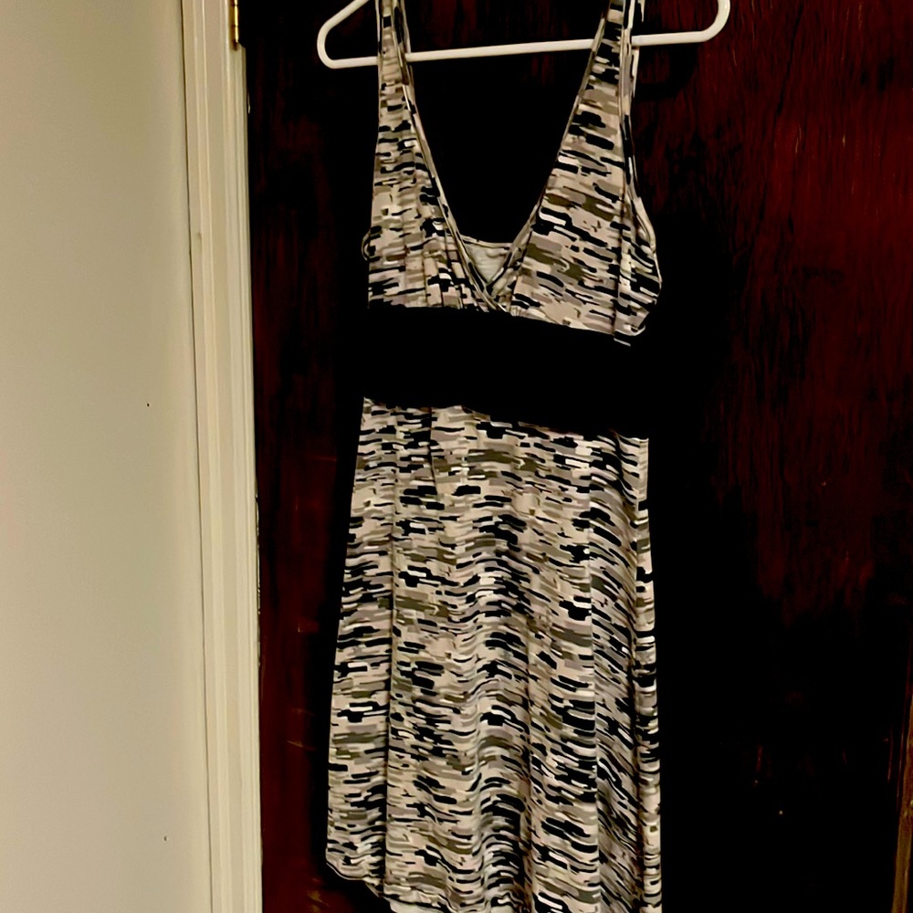 Medium Patagonia summer dress - black, grey and white, super comfy and cute!